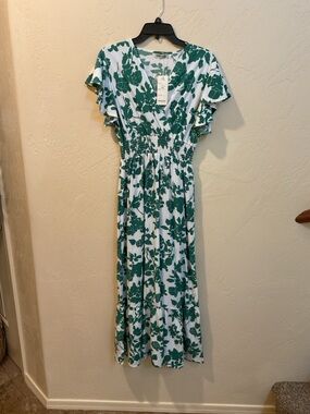 Green Floral V-Neck Smocked Maxi Dress - by Red Leaf